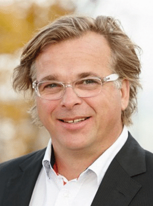 Premium-Qualifikation für erweiterte therapeutische Optionen bei begrenztem Knochenangebot.MegaGen-Implantate nutzen den stabilen basalen Knochen als perfekte Basis, fördern stabile Weichgewebsanlagerung und reduzieren Komplikationen – auch im kompromittierten Knochenlager. Innovative Designs wie ARi®, BD Cuff® und das AXA Abutment®- System sorgen für maximale Stabilität, präzise Prothetik, schnelle Eingliederung und langfristige Behandlungserfolge – selbst bei zahnlosen Kiefern und Sofortbelastung im Molarenbereich. Wissen aus der täglichen Anwendung – praxisnah, verständlich und sofort umsetzbar.